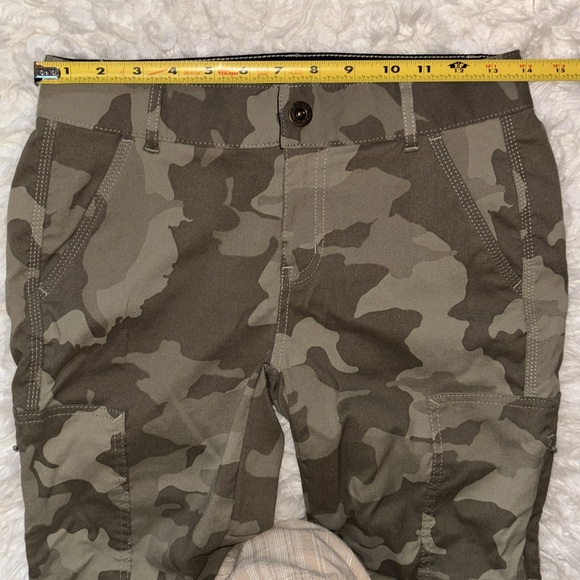 Prana Green Camo Sky Canyon Joggers, Size 0 - Picture 6 of 15